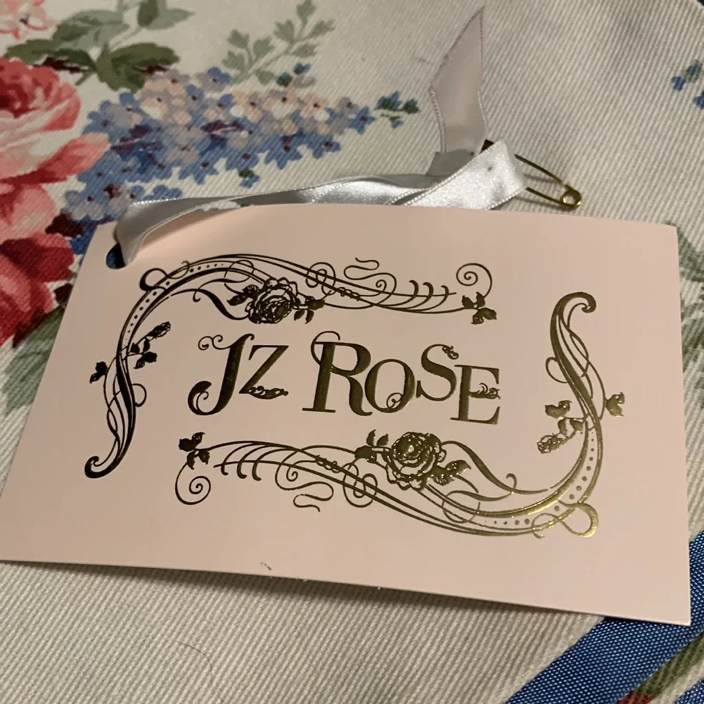JZRose Boutique “Shabby Chic” Large Table Runner NWT